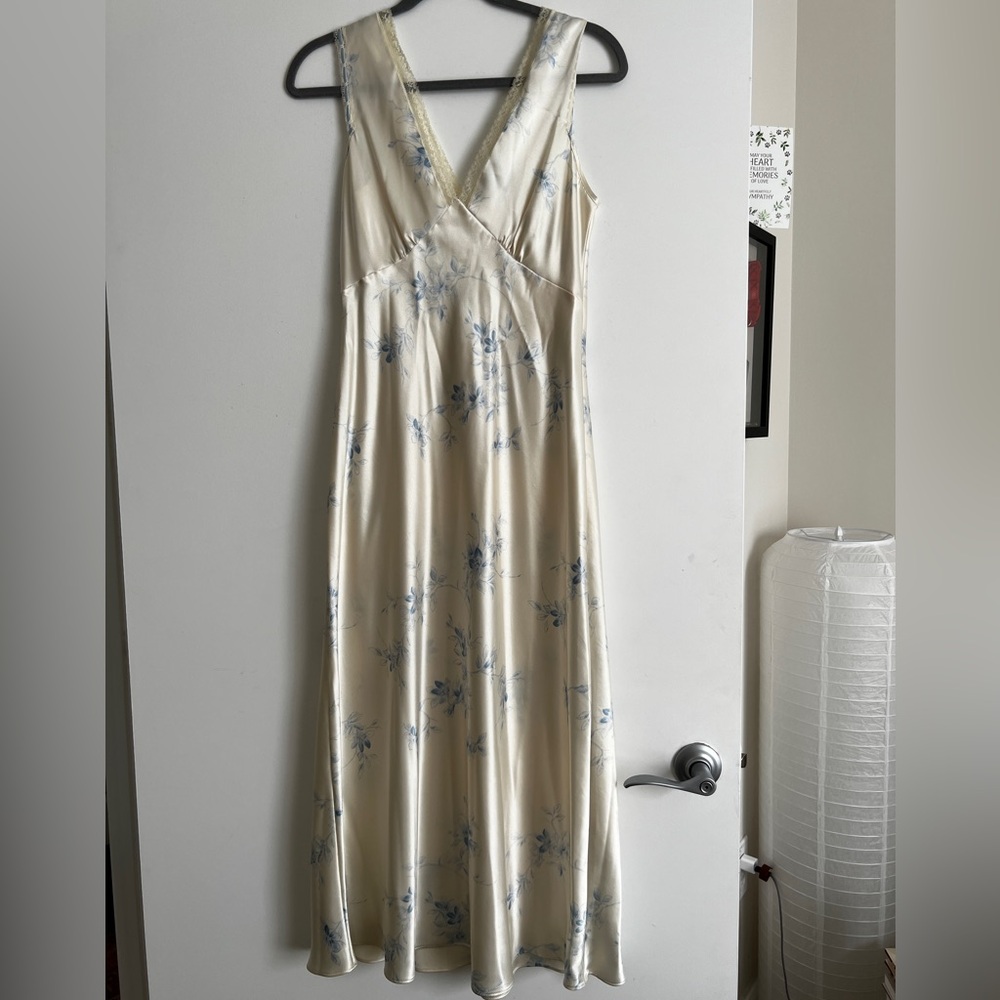 Jones New York Cream and Blue Floral dress with matching robe.